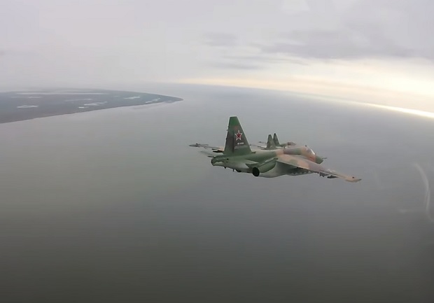 Почеле припреме за Параду победе: Пилоти Су-25 тренирају за прославу 75. годишњице слома нацизма (ВИДЕО)